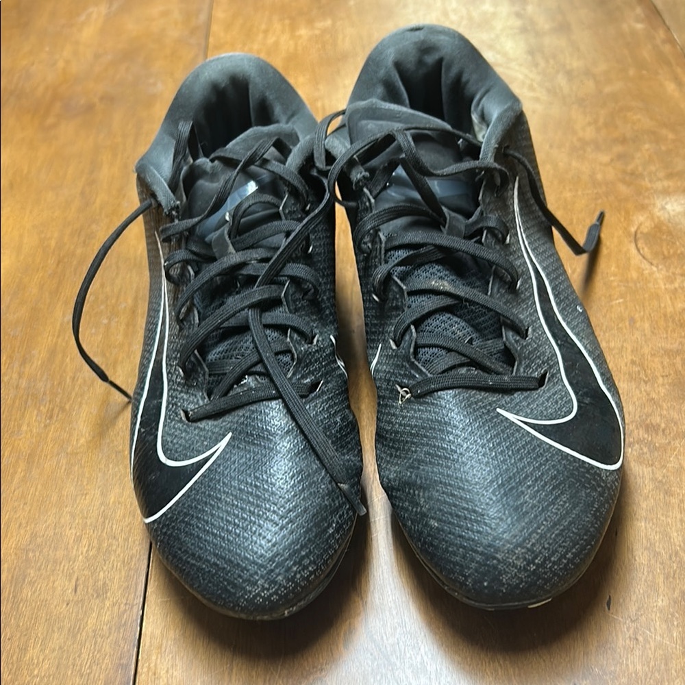 Nike Black Athletic Shoes Sleek Design